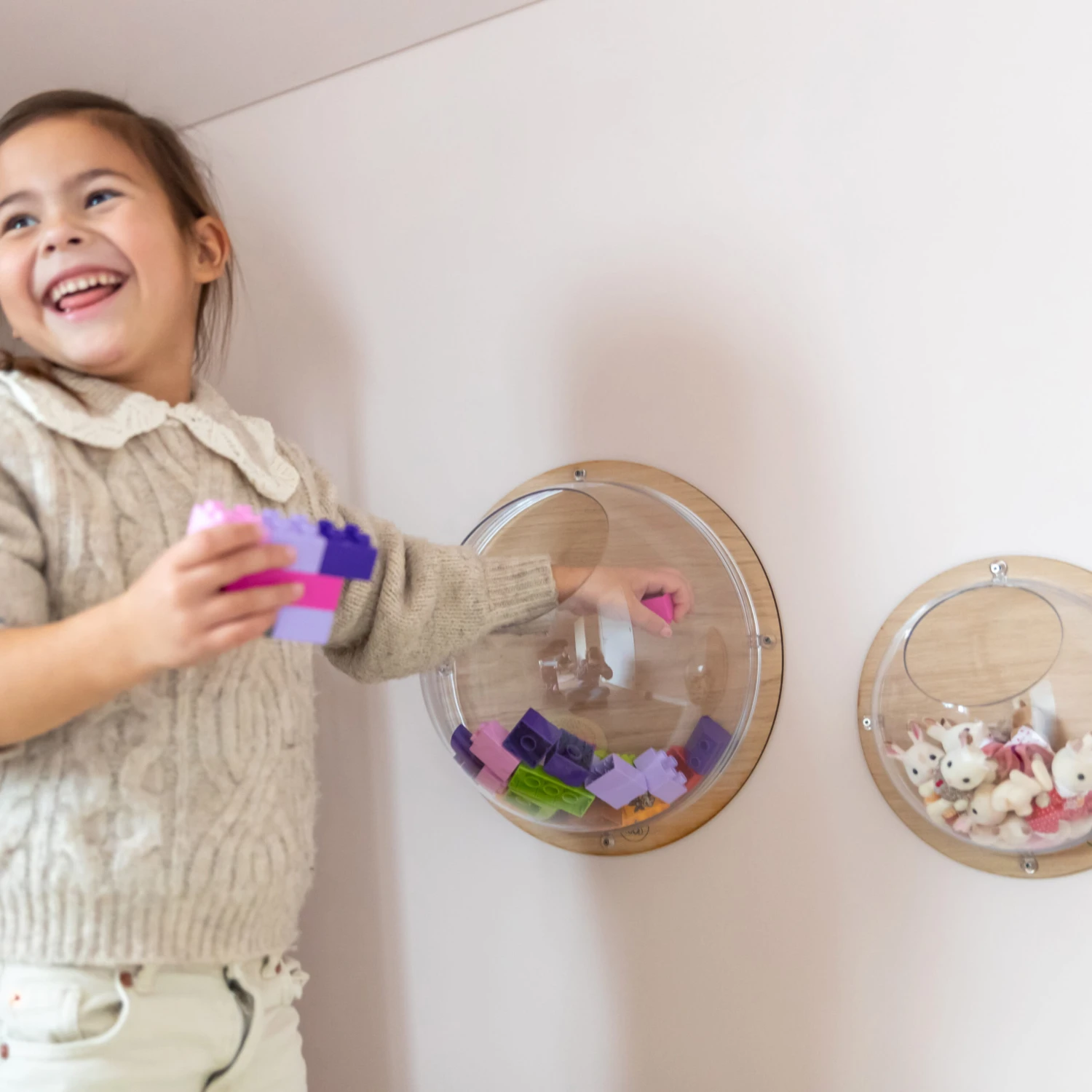 Koziol ORION READY L - Hängedisplay Mit Holzscheibe In Crystal Clear – Bild 5