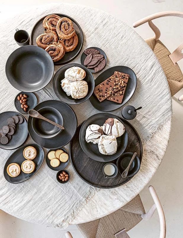 VTwonen Holzteller "Mango Wood Small Black" In Schwarz - 30x2.5cm – Bild 3