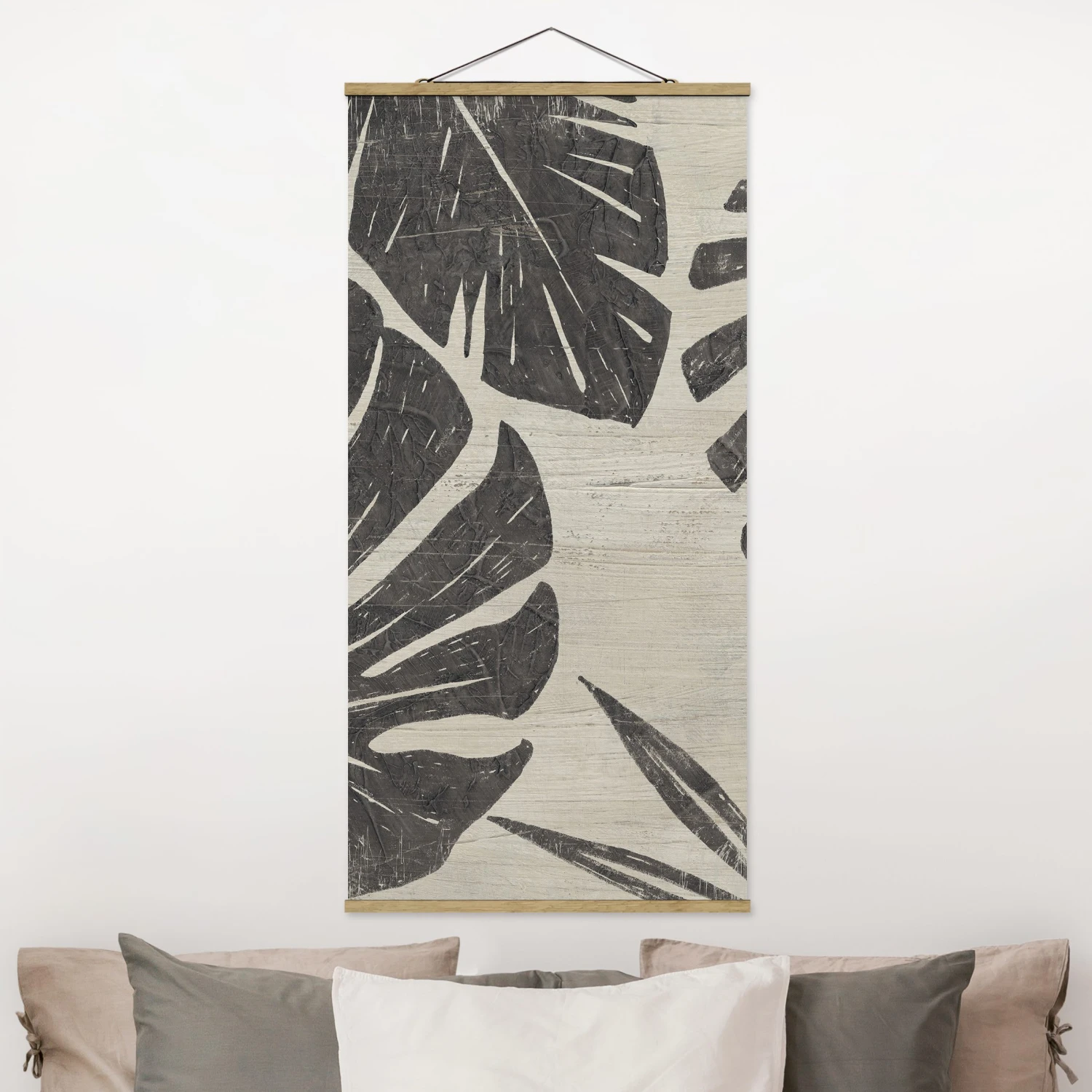 Stoffbild Mit Posterleisten - Palmenblätter Vor Hellgrau In Grau – Bild 2