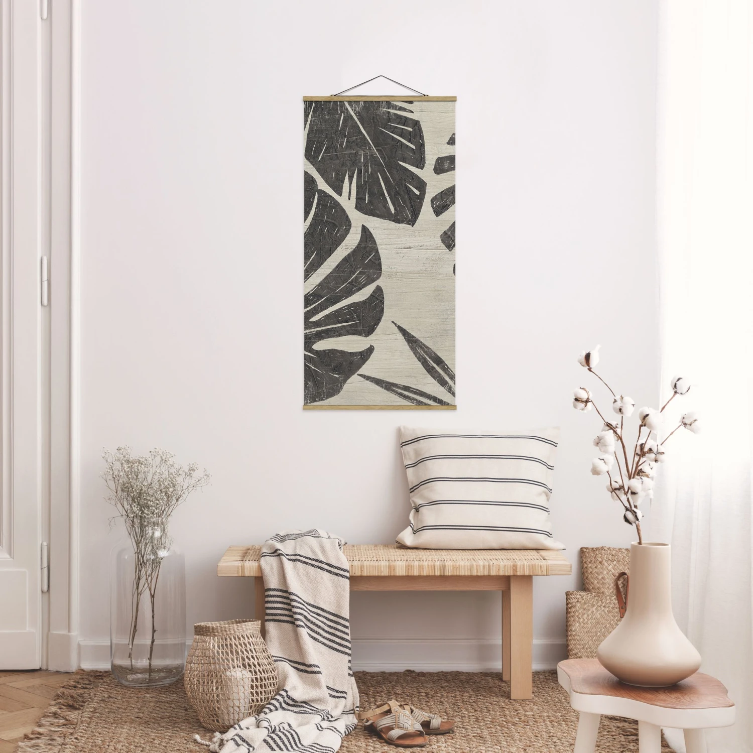 Stoffbild Mit Posterleisten - Palmenblätter Vor Hellgrau In Grau – Bild 3